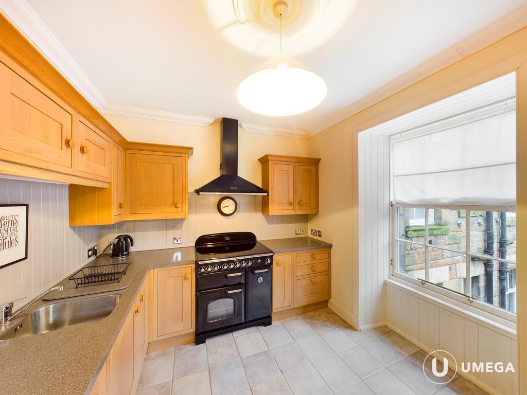 St Leonards Lane, Newington, Edinburgh, EH8 3 bed duplex £2,100 pcm