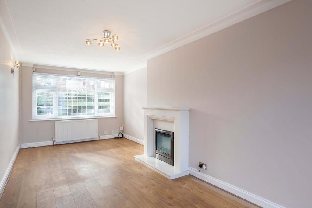 Anthea Drive, Huntington, York, YO31 3 bed detached house £1,350 pcm (£312 pw)