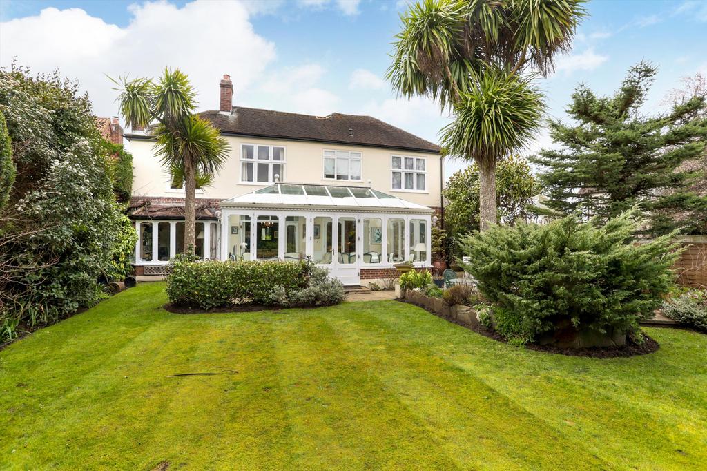 Weston Green Road, Thames Ditton... 4 bed detached house - £1,650,000