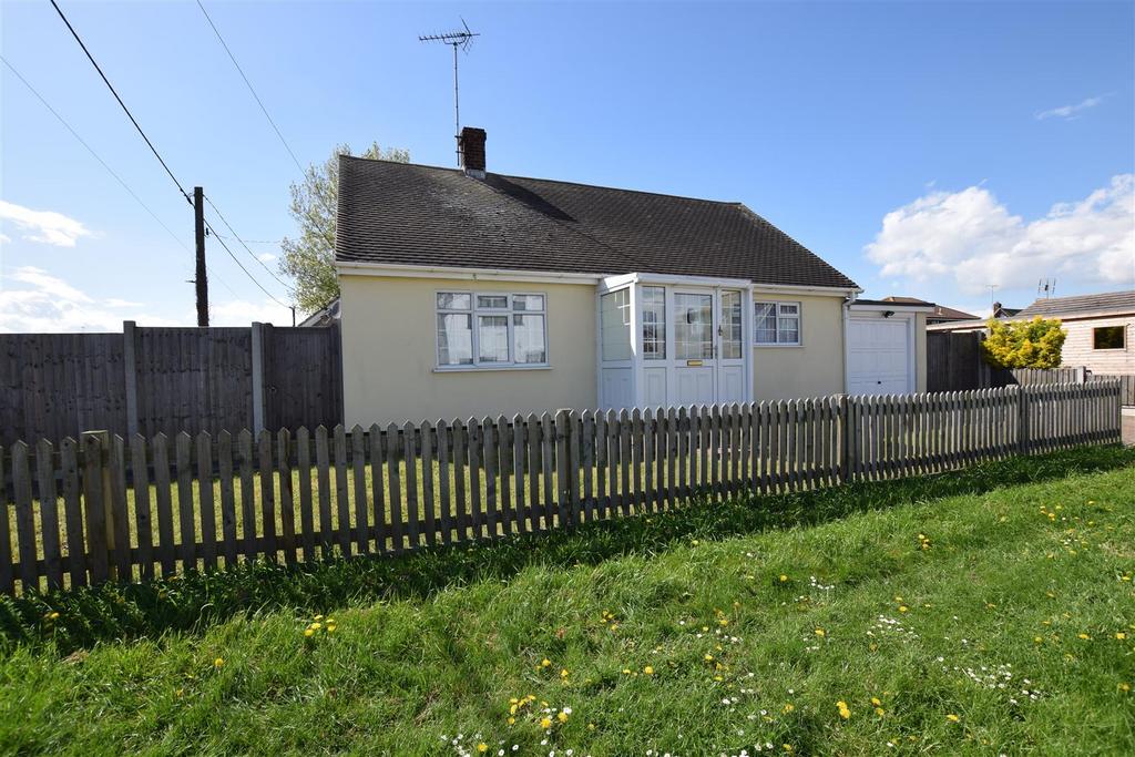 Point Road, Canvey Island SS8 2 bed bungalow for sale £315,000