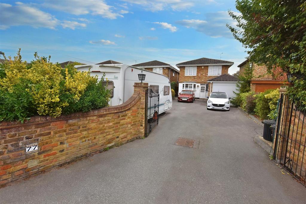 Long Road, Canvey Island SS8 4 bed detached house for sale £550,000