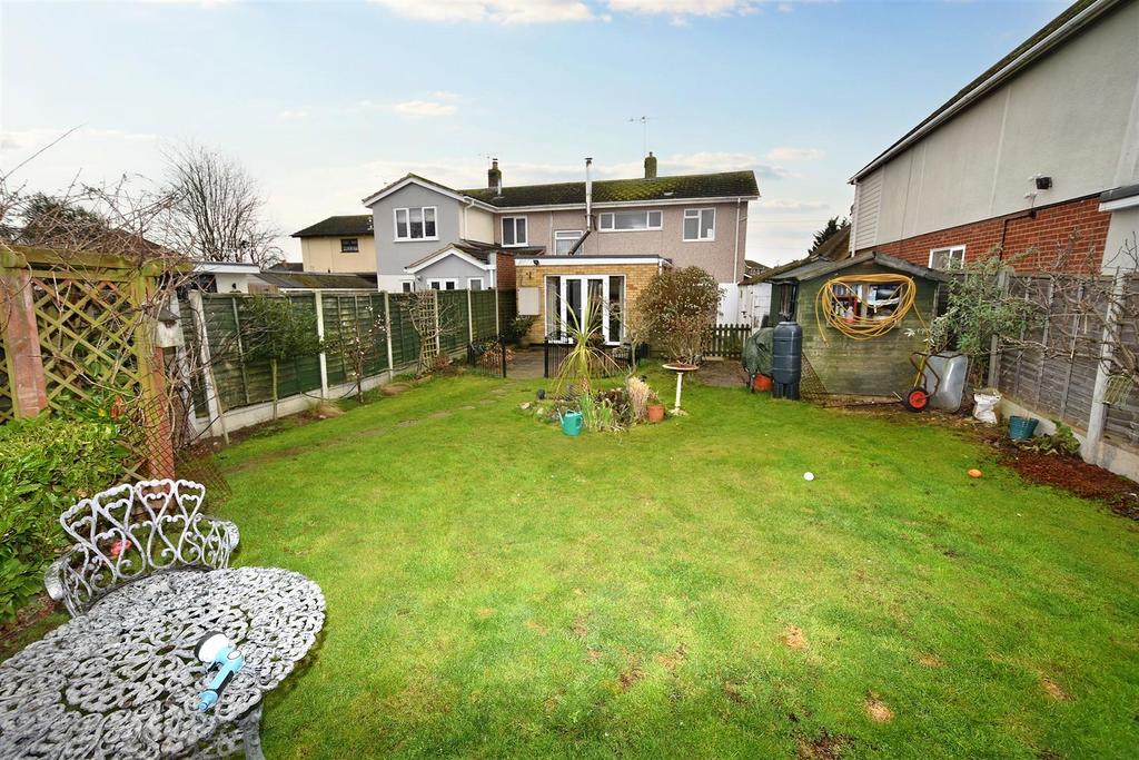 Leigh Road, Canvey Island SS8 3 bed semidetached house £400,000