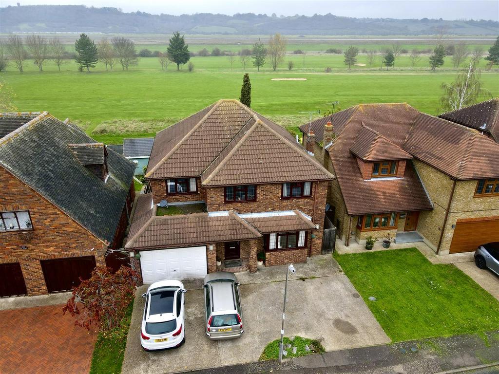 Castle View Road, Canvey Island SS8 5 bed detached house for sale £