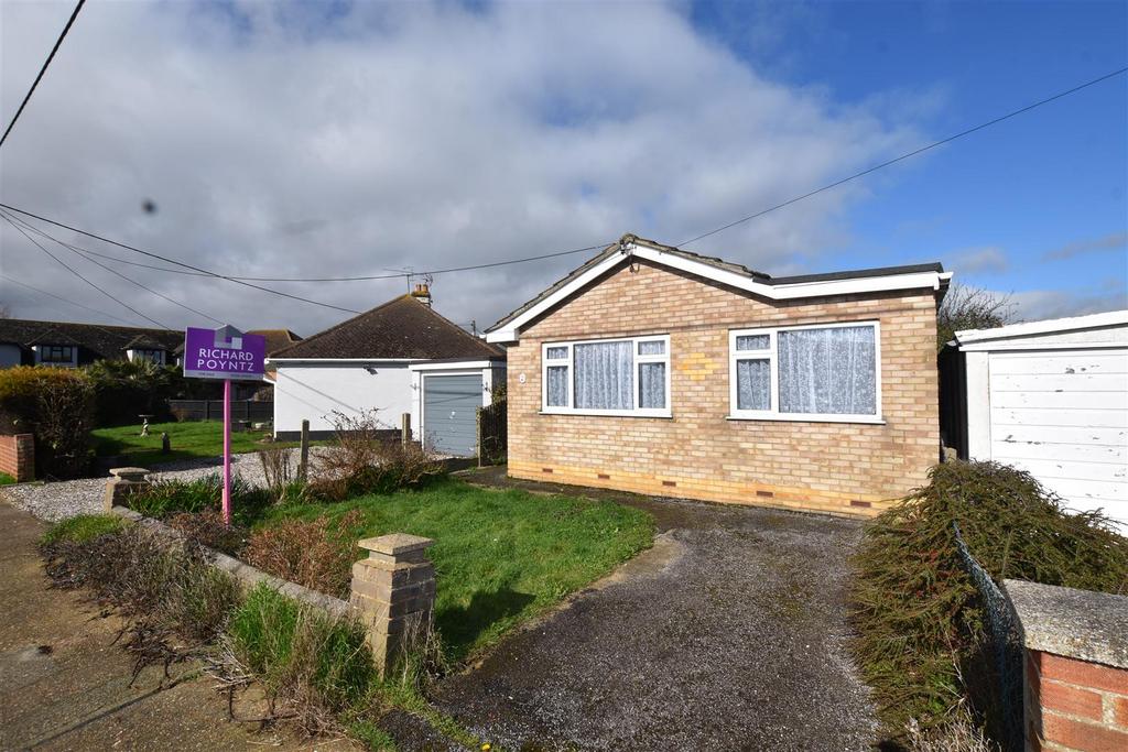 Welbeck Road, Canvey Island SS8 2 bed detached bungalow for sale £270,000