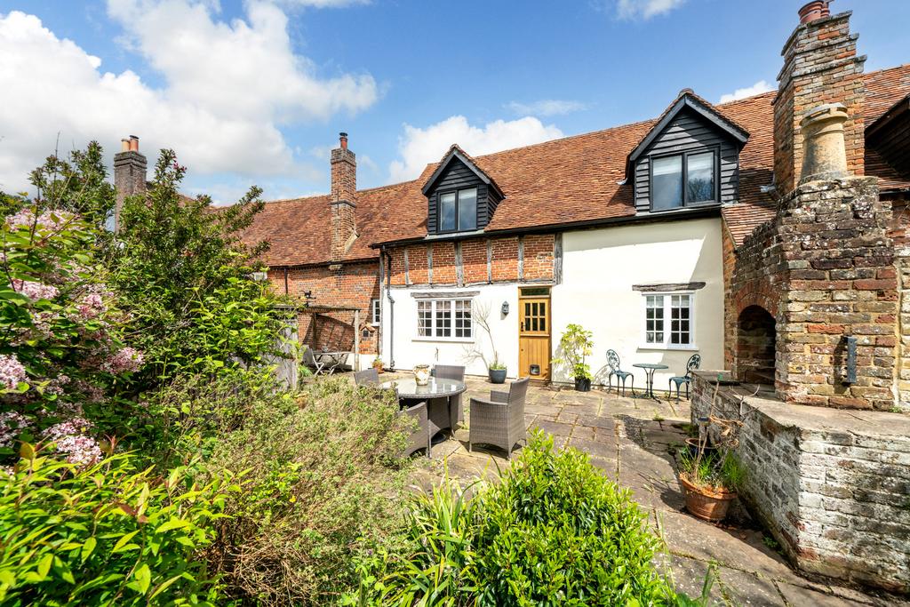Flamstead Farm, Chesham Road, Ashley Green HP5 3 bed cottage for sale