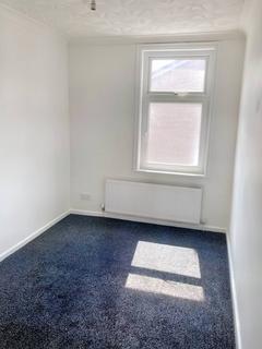 2 bedroom end of terrace house to rent, Hardman Street, Blackburn BB2