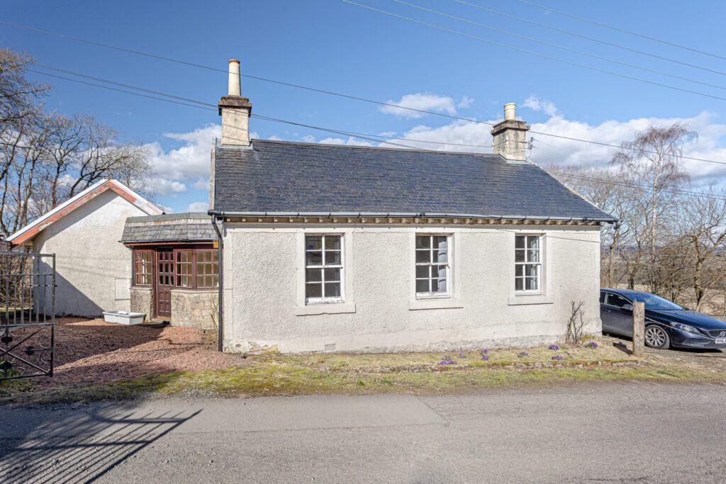 West High Lodge, Kippen, FK8 2 bed cottage for sale £195,000