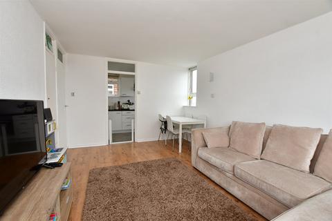2 bedroom flat for sale - Gardner Close, Wanstead