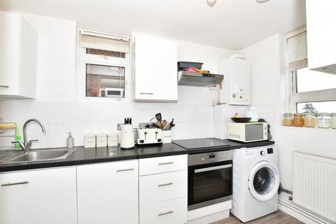 2 bedroom flat for sale - Gardner Close, Wanstead