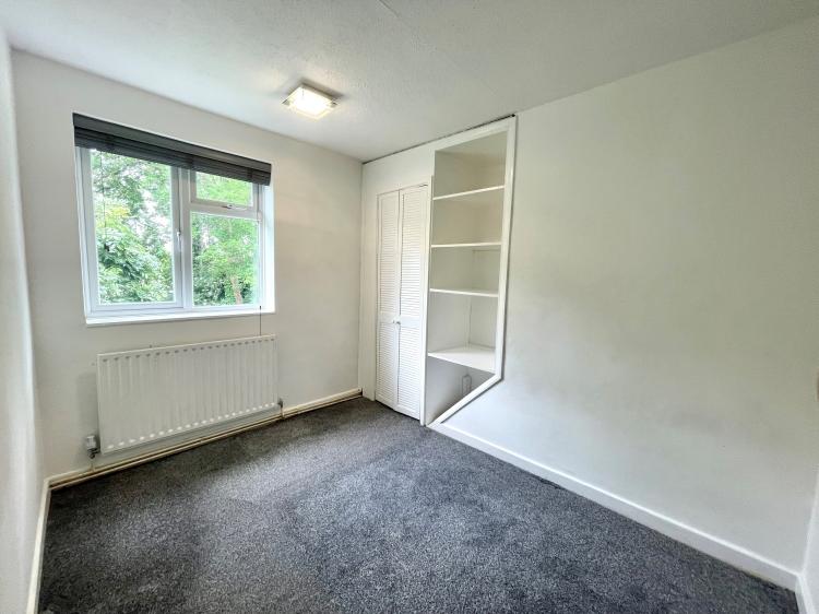 Croft Close Chislehurst BR7 2 bed apartment £1,650 pcm (£381 pw)