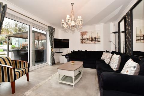 12 Cerne Road, Gravesend, DA12 4BW