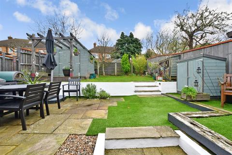 12 Cerne Road, Gravesend, DA12 4BW
