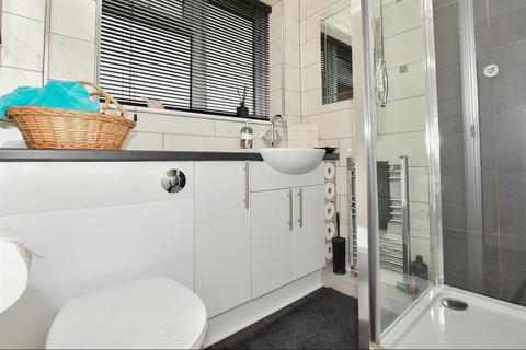 12 Cerne Road, Gravesend, DA12 4BW
