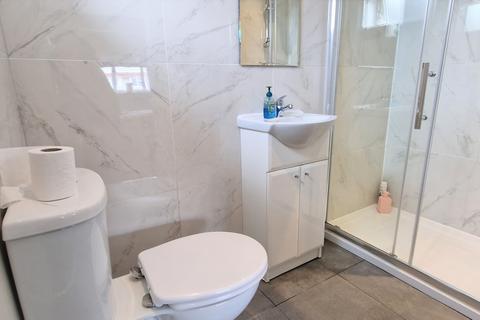 3 bedroom flat to rent, Compton Crescent, Tottenham, London, N17