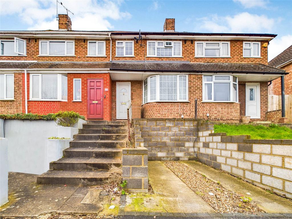 Thirlmere Avenue, Tilehurst, Reading, Berkshire, RG30 3 bed terraced house for sale £315,000