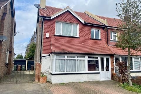 61 Hillside Gardens, Wallington, SM6 9NX