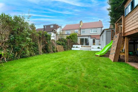 61 Hillside Gardens, Wallington, SM6 9NX