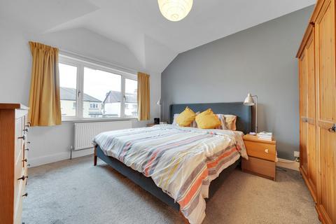 61 Hillside Gardens, Wallington, SM6 9NX
