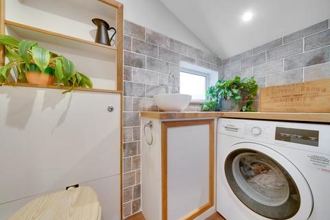 61 Hillside Gardens, Wallington, SM6 9NX