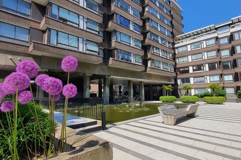 369 The Water Gardens, London, W2 2DJ