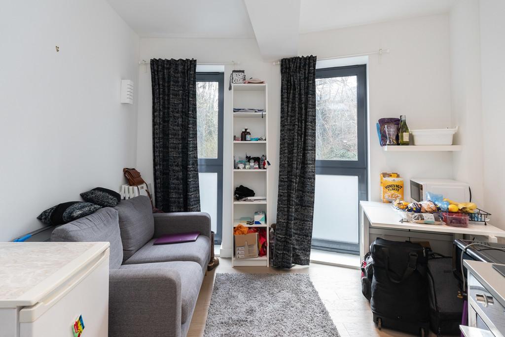 Lincoln Road, Dorking 1 bed apartment for sale £165,000