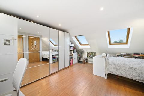 4 bedroom semi-detached house for sale - Vale Road, Worcester Park, KT4