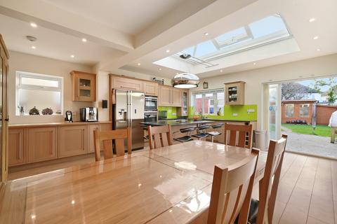 140 Vale Road, Worcester Park, KT4 7ED