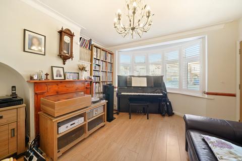 140 Vale Road, Worcester Park, KT4 7ED