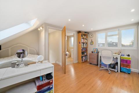 140 Vale Road, Worcester Park, KT4 7ED