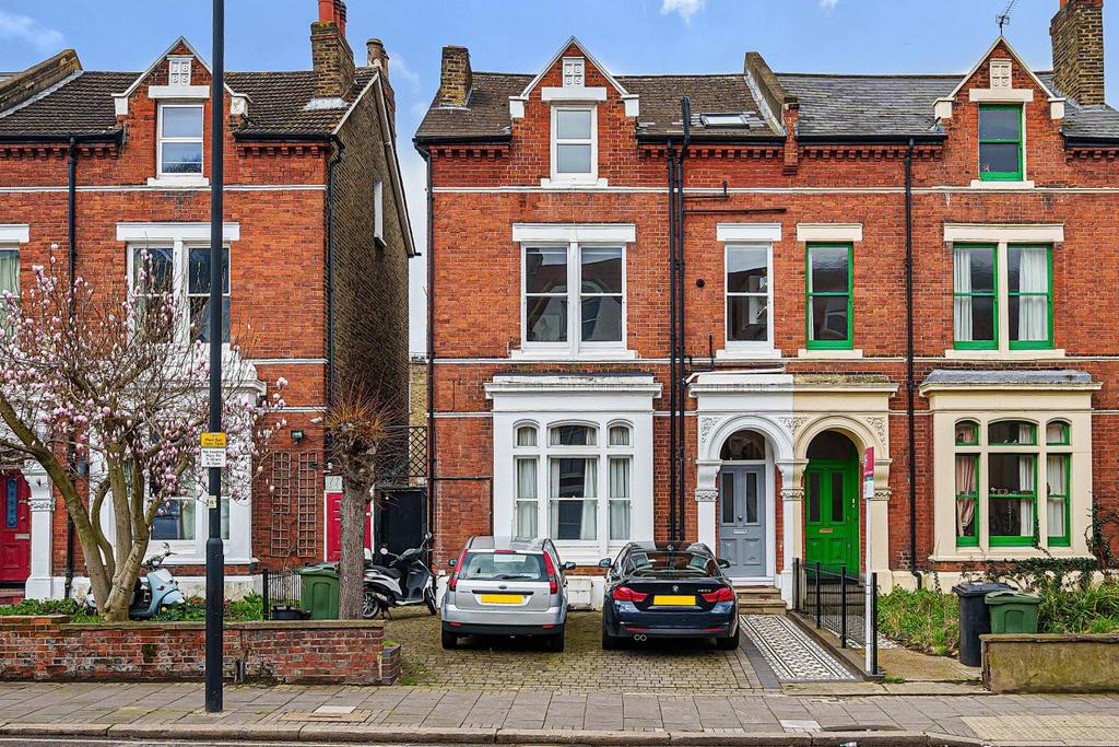 Norwood Road, Herne Hill 2 bed flat £450,000