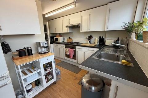 2 bedroom maisonette to rent, High Road, Wood Green