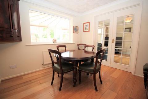 8 Forsythia Close, Hedge End, Southampton, SO30 4TP