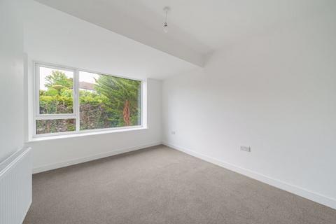 Flat 4, 22 Hartley Down, Purley, CR8 4EA