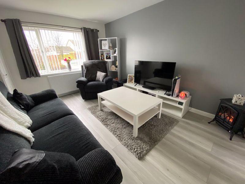 Loudon Crescent, Kilwinning 2 bed semidetached house £120,000