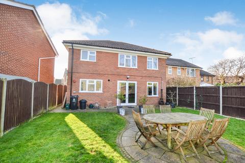 32 Dunthorpe Road, Clacton-on-sea, CO16 8YN