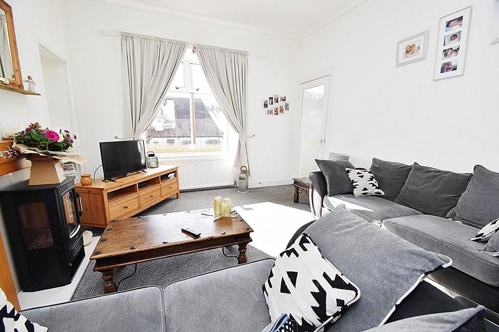 Glasgow Road, Bathgate 3 bed terraced house £178,000
