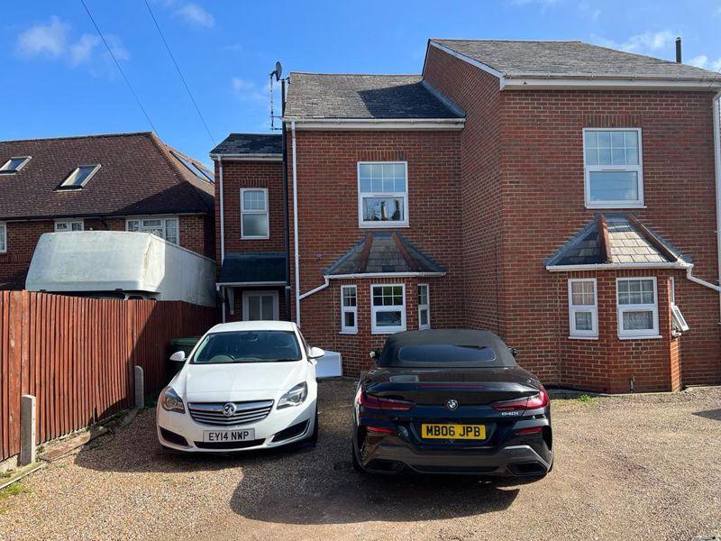 Hook Road, Epsom 3 bed semidetached house £2,100 pcm (£485 pw)