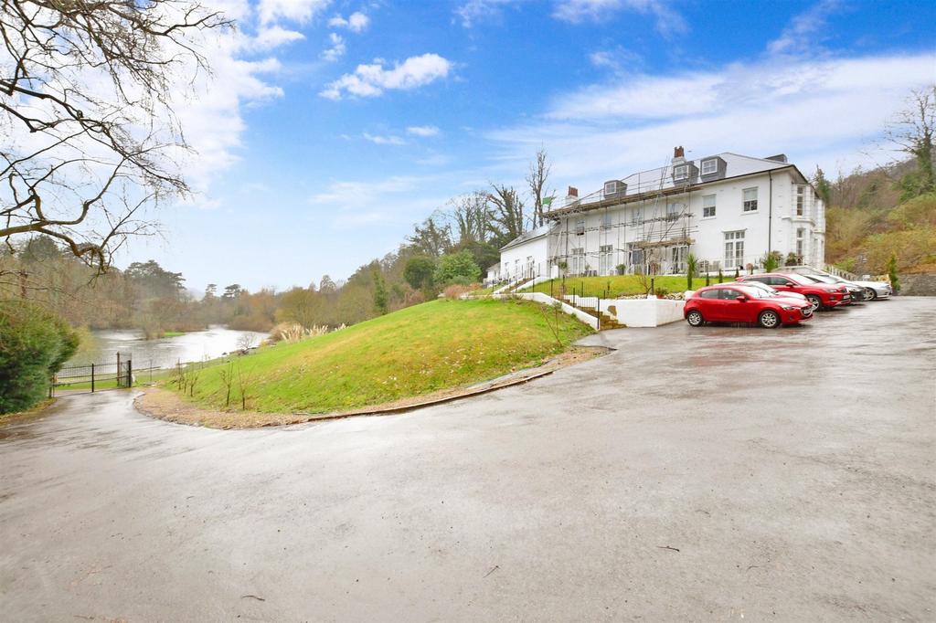Driveway/Parking