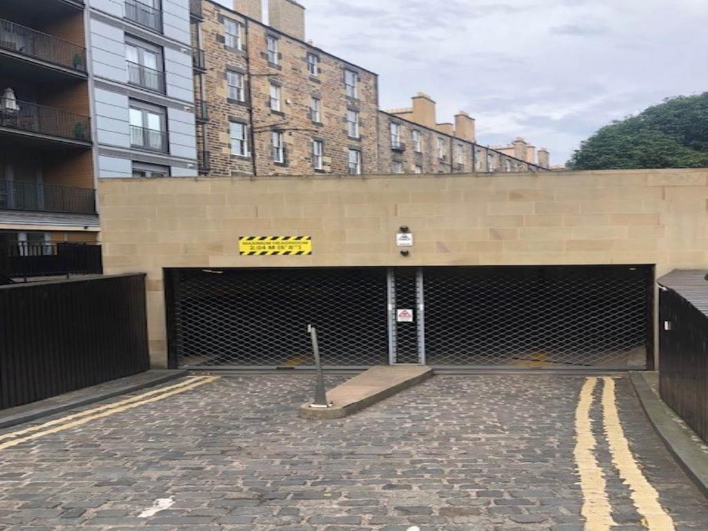 St Vincent Place, Car Parking Space, Edinburgh, Parking £250 pcm (£58 pw)