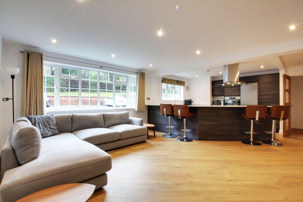 Linden Court, Hollin Lane, Far Headingley, Leeds LS16 5NB 2 bed ground