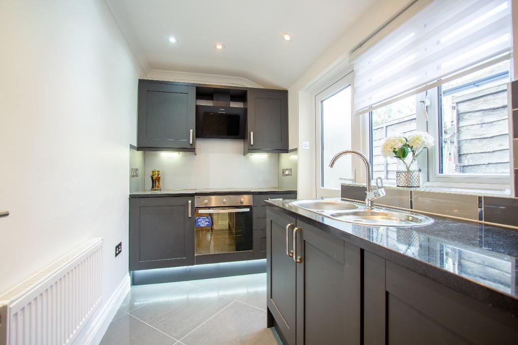 East Dulwich Grove, London, SE22 8PU 2 bed terraced house for sale £660,000