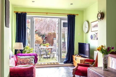 39 Gould Road, Twickenham, TW2 6RN