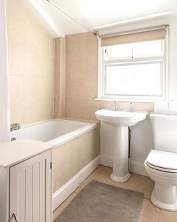 39 Gould Road, Twickenham, TW2 6RN