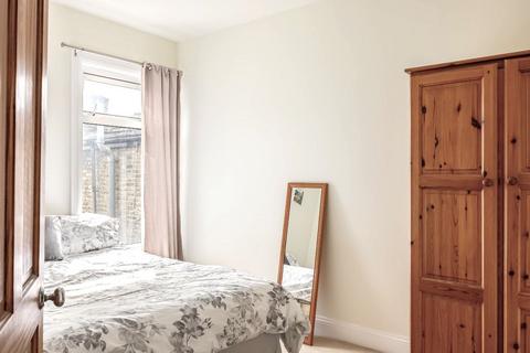 39 Gould Road, Twickenham, TW2 6RN