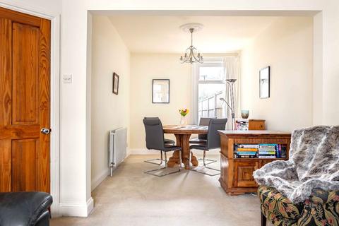 39 Gould Road, Twickenham, TW2 6RN
