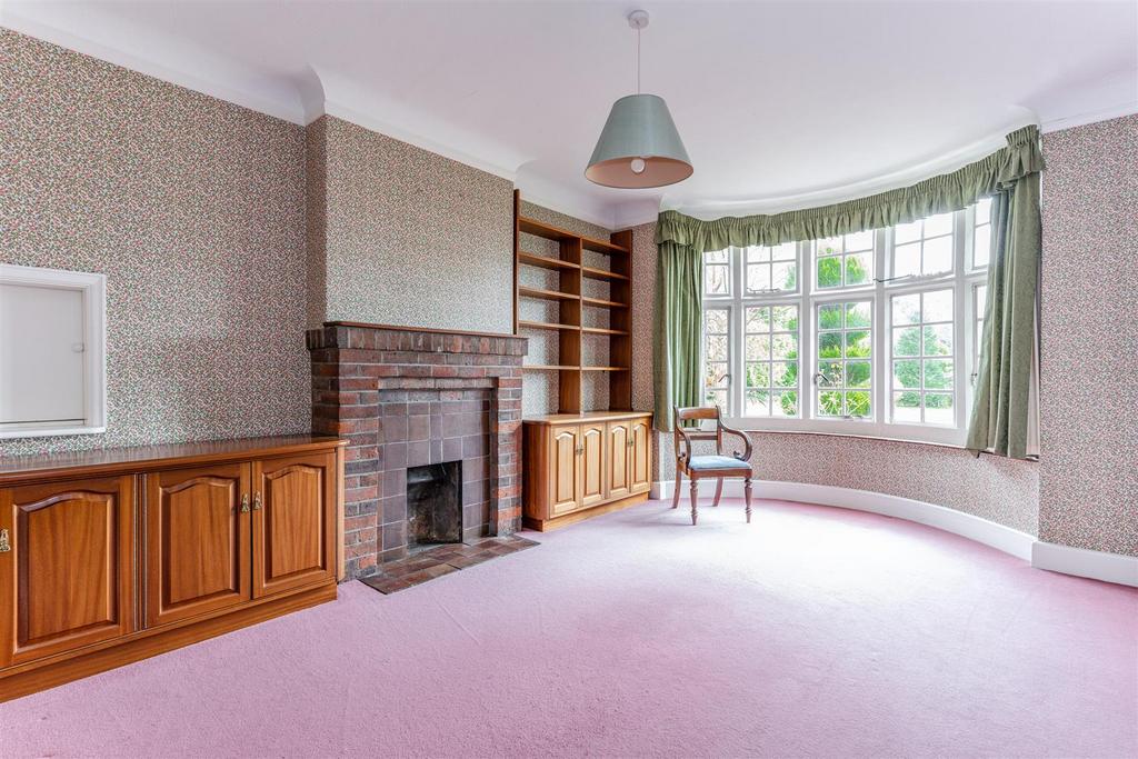 Meadway, Berkhamsted 4 bed detached house £1,750,000