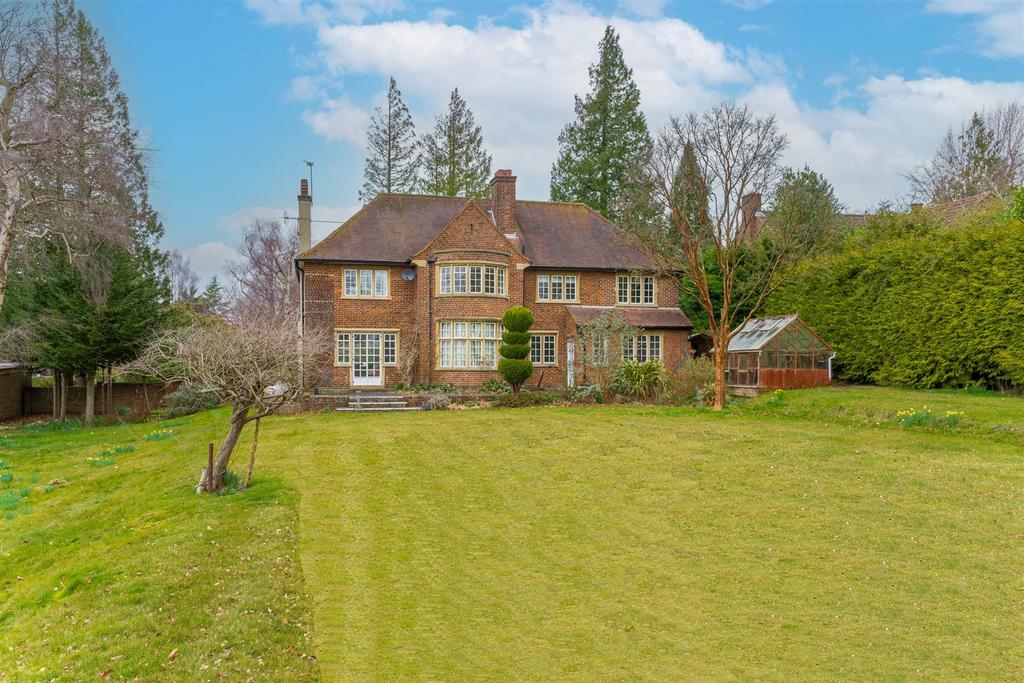 Meadway, Berkhamsted 4 bed detached house £1,750,000