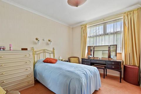 7 Cedar Close, Staines-upon-thames, TW18 2TF