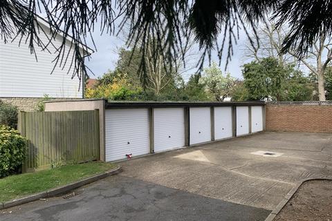 7 Cedar Close, Staines-upon-thames, TW18 2TF