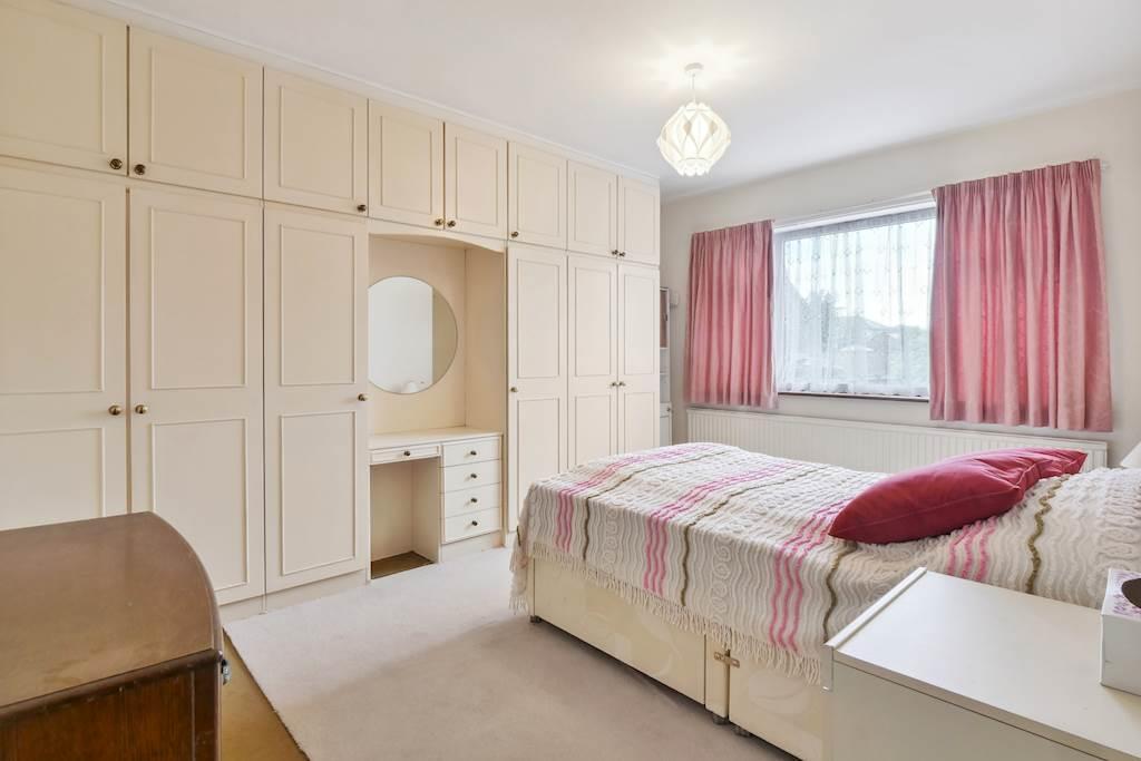 Master bedroom 60 D felham road.jpg